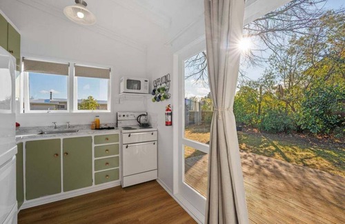 Kinloch House | Tui Shack - cosy with lake views