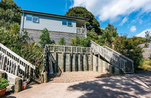 Onetangi House | Tuibird Retreat
