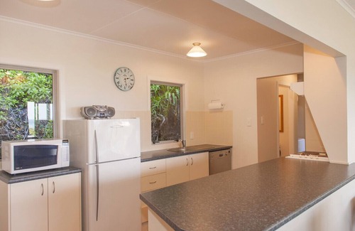 Hahei Cottage | Tutaritari Treasure - Hahei Holiday Home