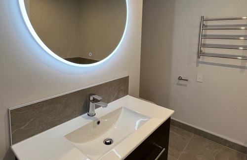 Hamilton House | Unit 1 - Upmarket Townhouse Next to the Hospital
