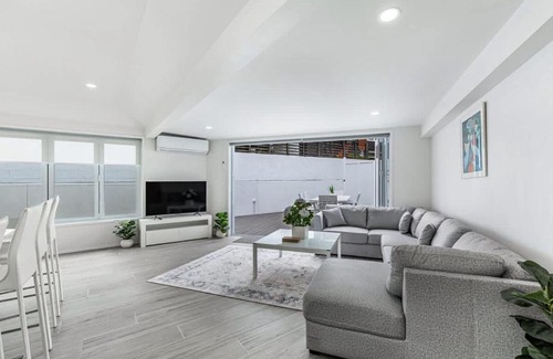 Greenlane - Ellerslie House | Upscale and Brand new 3BR in Remuera by Zodiak Stays