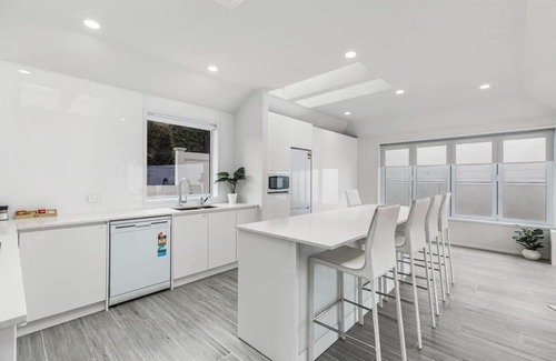 Greenlane - Ellerslie House | Upscale and Brand new 3BR in Remuera by Zodiak Stays