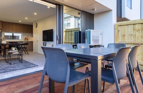 Linwood House | Urban Gated Townhouse - Patio + Parking w/EV