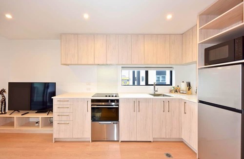 Christchurch City Centre Apartment | Urban Hideaway on Moorhouse Modern 1BR Stay