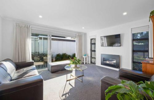 New Plymouth House | Urban Oasis Pukekura Park