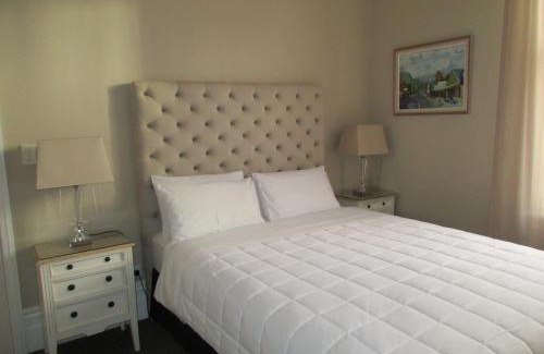 Cambridge Hotel | Valmai House & Motel Cambridge