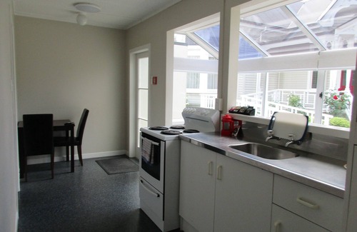 Cambridge Apartment | Valmai House & Motel