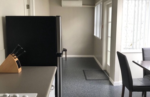 Cambridge Apartment | Valmai House & Motel