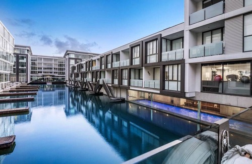 Auckland Central Business District Apartment | Viaduct Harbour Views and Two Private Ensuites