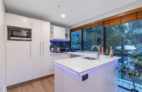 Auckland Central Business District Apartment | Viaduct Royale - Quays