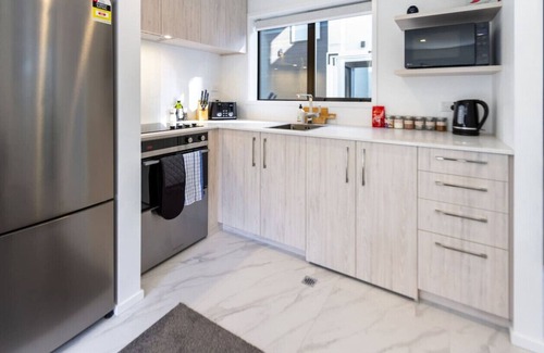 Christchurch City Centre House | Vibrant CBD Townhouse - Sleeps 4 + Stadium