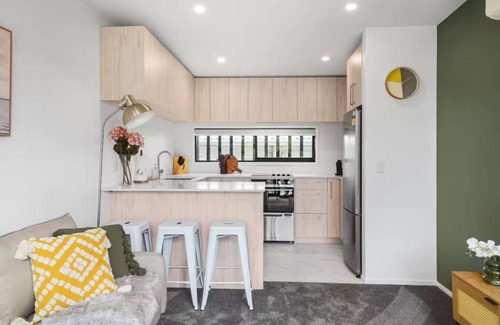 Tauranga House | Vibrant Tauranga 2 Bed 2 Bath