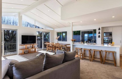 Hilltop House | Views on Beachman - pet friendly with lake views