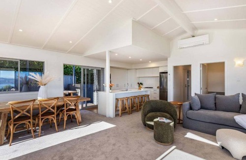 Hilltop House | Views on Beachman - pet friendly with lake views