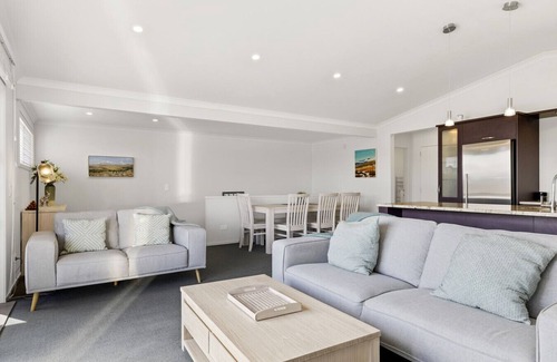 Two Mile Bay House | Villa at the Lake - Elegant 3BR Retreat Steps from Lake Taupō