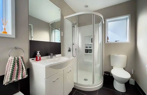 Opunake House | Vinnies Haven - Opunake Holiday Home