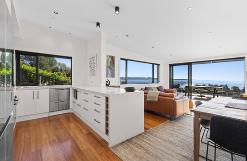 Pohara House | Vista al Mar