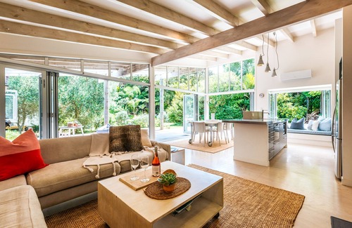 Palm Beach House | WAIHEKE BEACH RETREAT : Coast & Country Waiheke