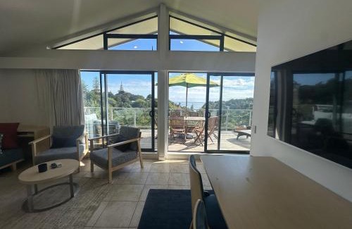 Palm Beach Apartment | Waiheke Island-Palm Breeze 1 Double Bedroom Seaview 95m Apartment, Traveller Award Winner 2026