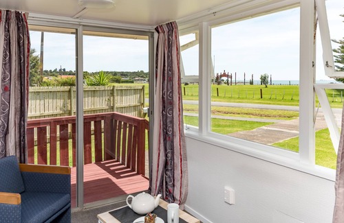 Paihia Cabin | Waitangi Beach Bach 30A