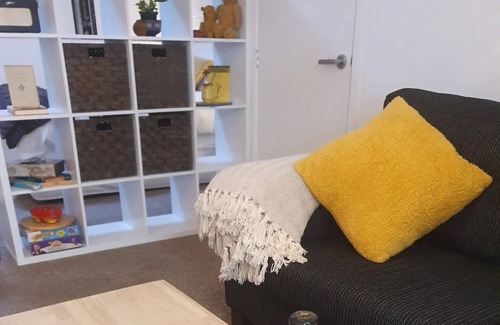 New Plymouth Apartment | Walk in the forest and cycle to the sea