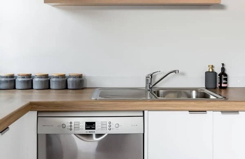 Hamilton North House | Walk to River & Stadium | 3 Ensuite Rooms