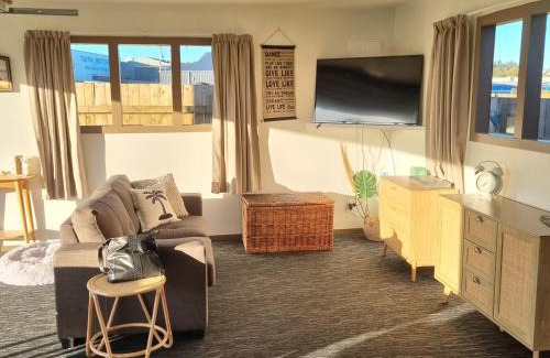 Doubtless Bay House | Walk to the beach