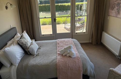 Havelock North House | Walk to wineries - large home