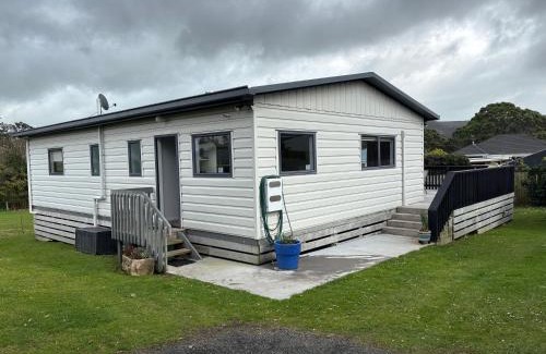 Raglan House | Warm Cosy holiday home right in town