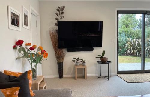 Albert Town House | Warm, sun filled apartment