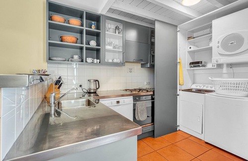 Akaroa Apartment | Waterfront 2-Bedroom Harbor View Apartment