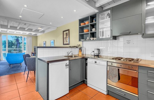 Akaroa Apartment | Waterfront 2-Bedroom Harbor View Apartment