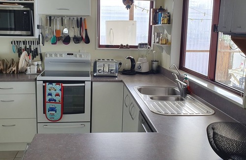 Ngunguru Cottage | Waterfront Cosy Cottage on the beautiful Tutukaka Coast. Sleeps 4. 1 bthrm.