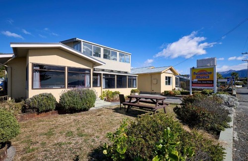 Kaikoura House | Waterfront, Handy Location, Affordable, Unit 1 - KK41641
