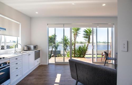 Westport House | Waterfront Retreat - Westport Self-Contained Unit