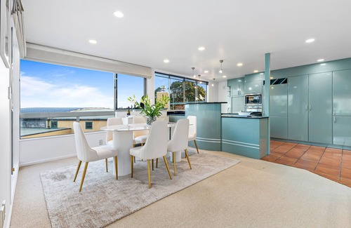 Castor Bay House | Waterfront retreat with stunning sea view - Family friendly & Great location n
