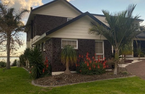 Manurewa House | Wattle Downs Palm Beach Studio