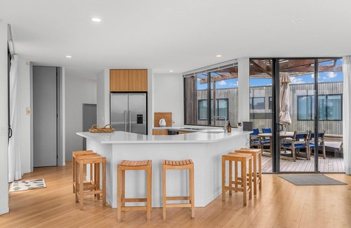 Omaha House | Wavefront Escape - Omaha Holiday Home