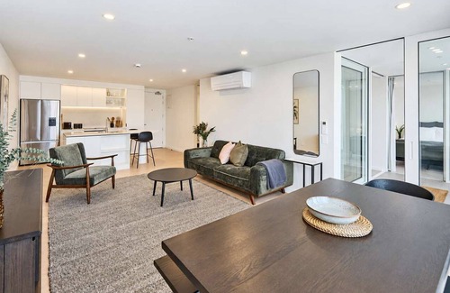 Te Aro Apartment | Wellington CBD 3BR with Pool, Gym & Views