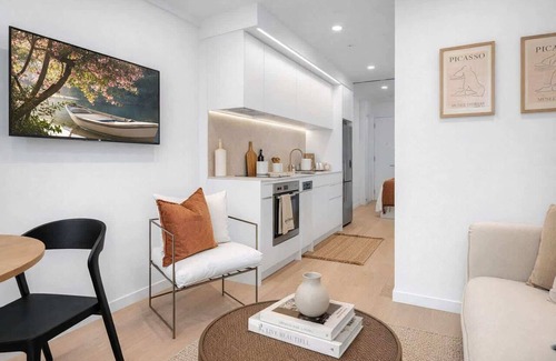 Te Aro Apartment | Wellington CBD | Courtenay | 1BR | Pool + Gym
