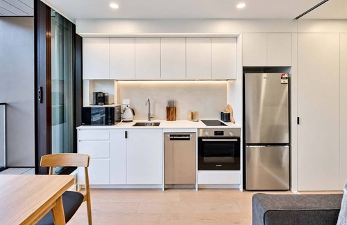 Te Aro Apartment | Wellington City Stay - 1BR with Pool & Gym