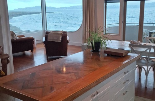 Lower Hutt House | Wellington Waterfront - Magical Eastbourne