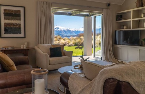 Wanaka House | Westlands · Expansive Family Retreat - Perfect Lake Getaway