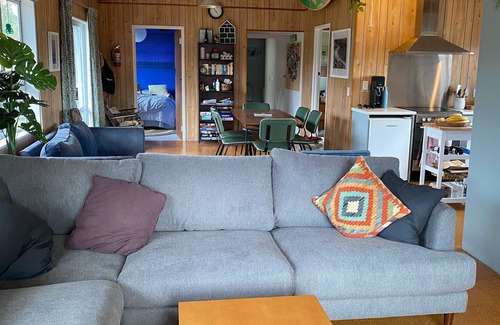 Whangamata House | Whanga Central - 250m to the beach, 200m to the shops