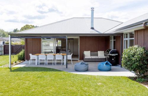 Wharewaka House | Wharewaka Retreat idyllic location near Taupo Lakeside