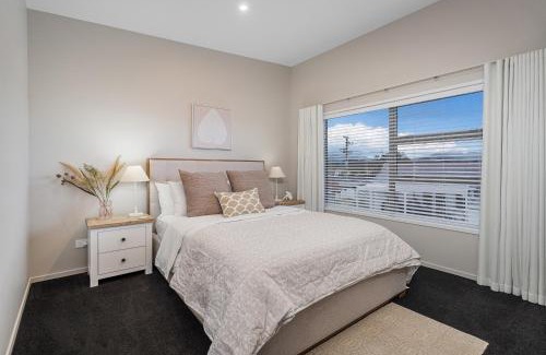 Coromandel Apartment | Wharf Landing - Harbour View with Sunny Balcony, Walk to Town