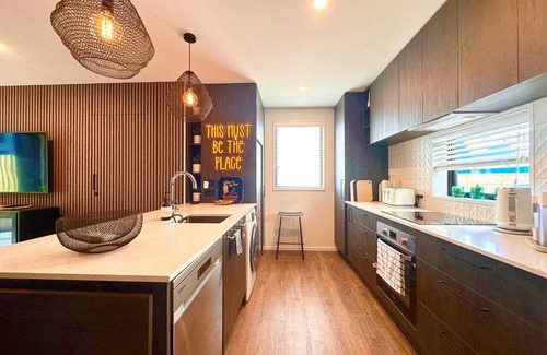 Addington House | Whistle Stop with courtyard and free parking in Christchurch