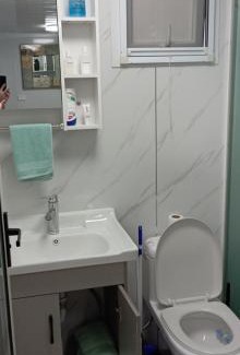 Tauranga Apartment | White cabin