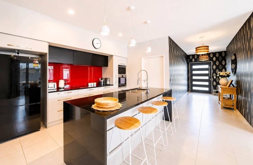 Wigram House | Wigram Modern Family Home | 5BR | Patio & Parking