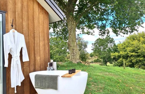 Hamurana Cottage | Wildberry Cottage - Modern Country Escape
